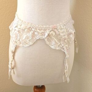 Valentino intimo vintage lacey garnet belt os